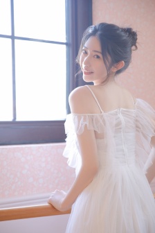 俏女性花开